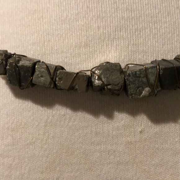 Stone necklace - Picture 2 of 2